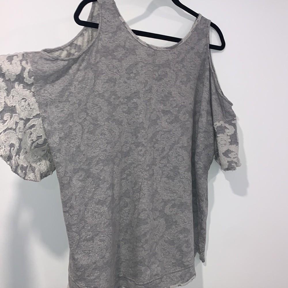 Free People Open Shoulder Top Gray and White Damask Print Medium